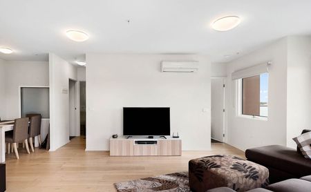 Charming 2-Bedroom Apartment - Photo 3