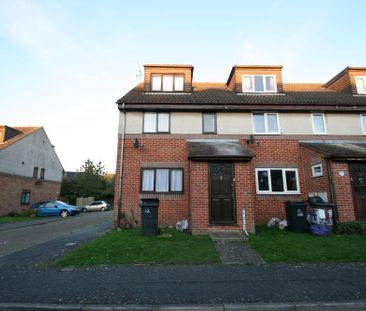 4 bedroom semi-detached house to rent - Photo 3