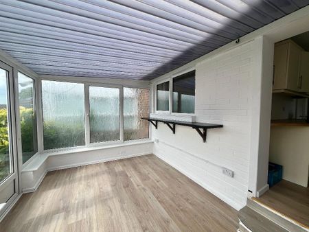 4 bedroom semi-detached house to rent - Photo 5