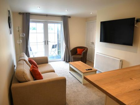 2 bedroom flat to rent - Photo 2