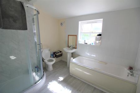 1 bedroom in a house share to rent - Photo 5