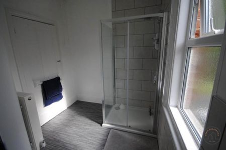 6 bedroom house to rent - Photo 2