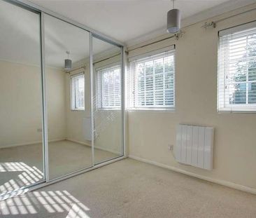 Old Farm, Pitstone, LU7 - Photo 2