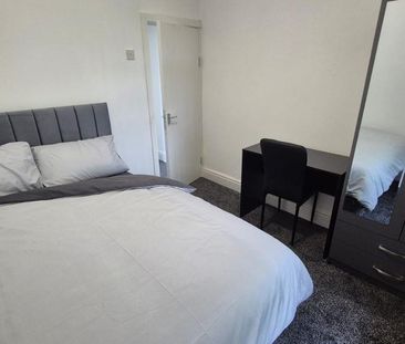 4 bedroom terraced house to rent - Photo 3