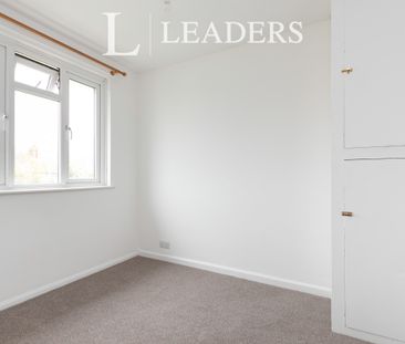 2 bedroom house to rent Churchdale Place, Eastbourne, BN22 - Photo 2