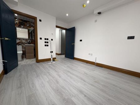 10 bedroom semi-detached house to rent - Photo 3