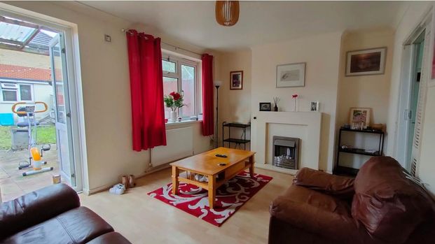 2 bedroom end of terrace house to rent - Photo 1