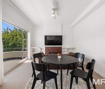 Elevated art deco living in prime location - Photo 2