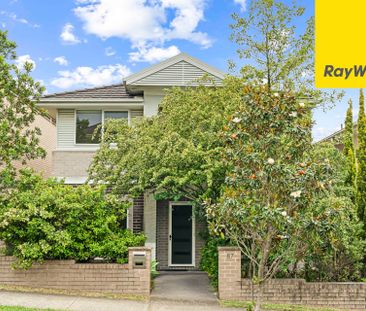 Family Residence in Convenient Location - Photo 2