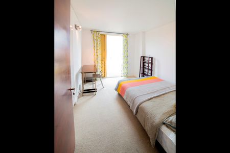 Room in a Shared Flat, Farnsworth Court, SE10 - Photo 5