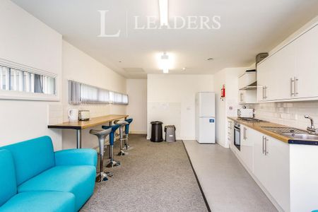 1 bedroom in a house share to rent - Photo 2