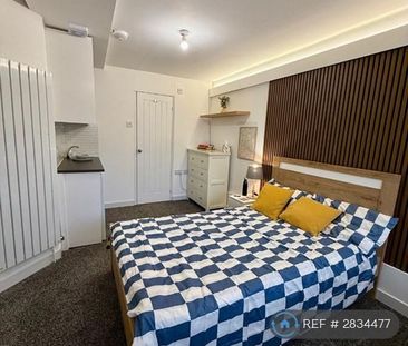 1 bedroom in a house share to rent - Photo 2