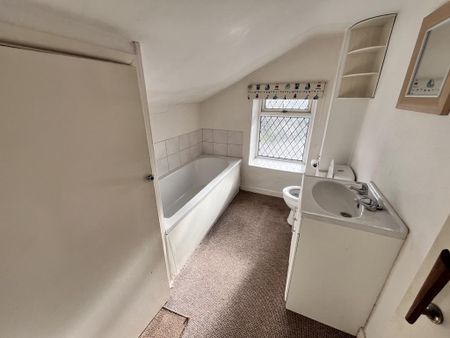 2 bedroom terraced house to rent - Photo 4