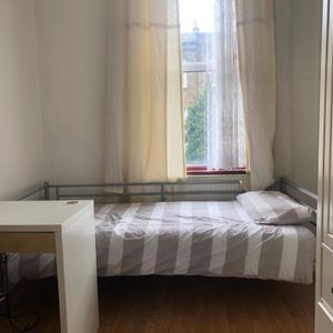 House share to rent - Photo 3