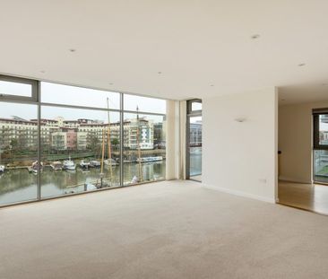 2 Bed Flat - Photo 2