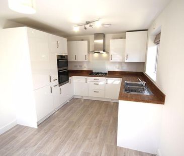 3 bedroom semi-detached house to rent - Photo 3