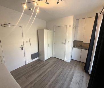 Terraced house to rent - Photo 3