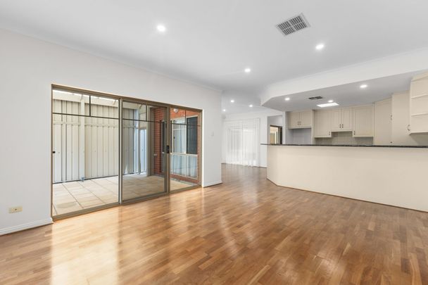 Immaculate Family Home with a Pool! - Photo 1