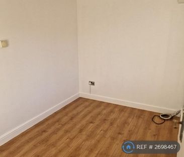 4 bedroom semi-detached house to rent - Photo 5