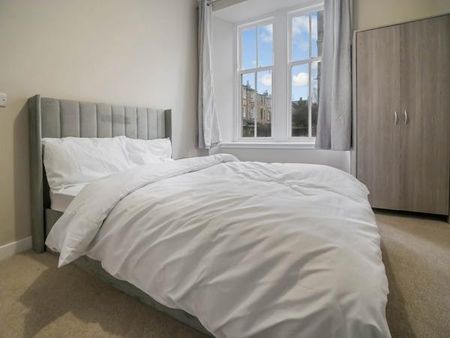 3 bedroom apartment to rent - Photo 5