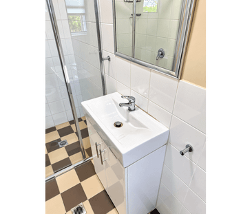 Air Conditioned Ensuite Room - Utilities & Internet Included! - Photo 5