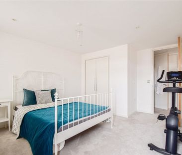 Well presented 1 bedroom apartment at this prestigious development ... - Photo 4