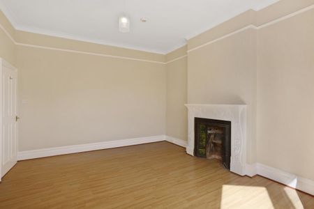 3 bedroom flat to rent - Photo 3