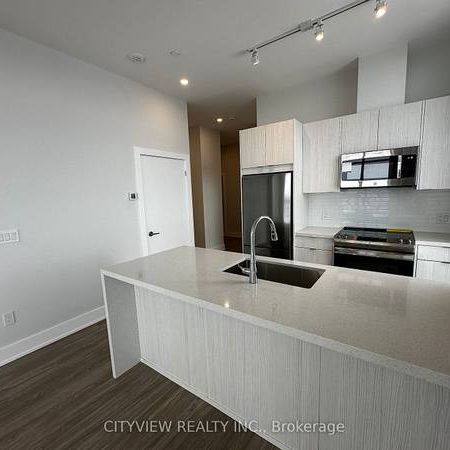 Burnhamthorpe/Confederation-Penthouse Open Concept 2Bd+Den, P, Locker - Photo 3