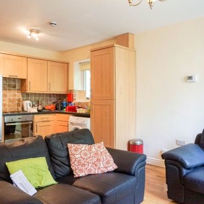 2 Bedrooms Headingley House - Photo 1