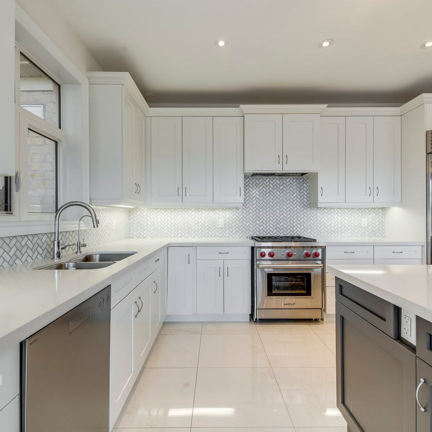 For Lease - 2441 Chateau Common, Oakville, Ontario - Photo 1