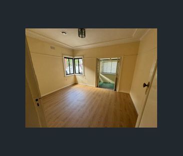 Beautiful family home for rent in convenient location - Photo 4