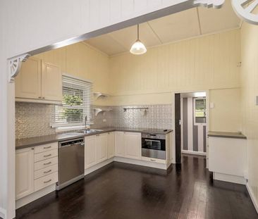 Charming Queenslander in the Heart of Cooroy - Photo 1