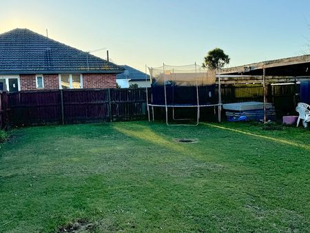 Double glazed home in a convenient location - Photo 4