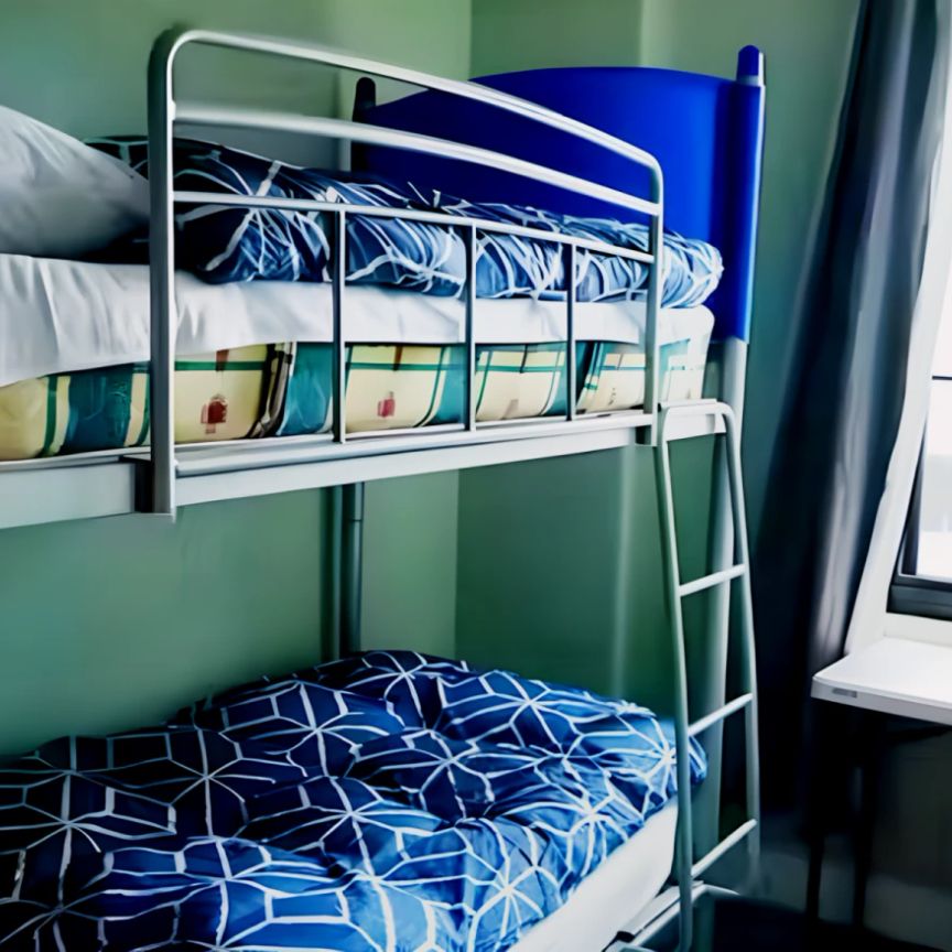 4 People Shared - Photo 1