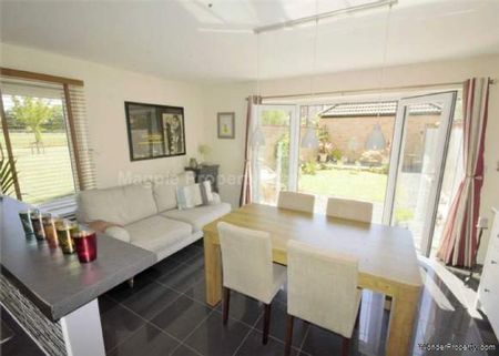 3 bedroom property to rent in St Neots - Photo 2