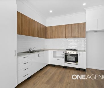 MODERN COMFORT AND CONVENIENCE IN A PRIME OAK FLATS LOCATION - Photo 3