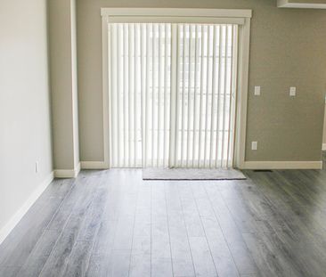 3 Bedroom Townhouse For Rent In Redstone | Pets Negotiable - Photo 1