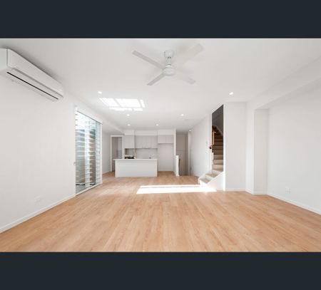 1/20 Waterton Street, Annerley, Qld 4103 - Photo 2