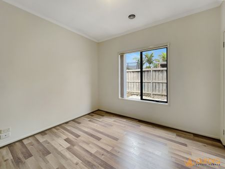 38 Jack William Way, Berwick VIC 3806 - House For Rent | Domain - Photo 4