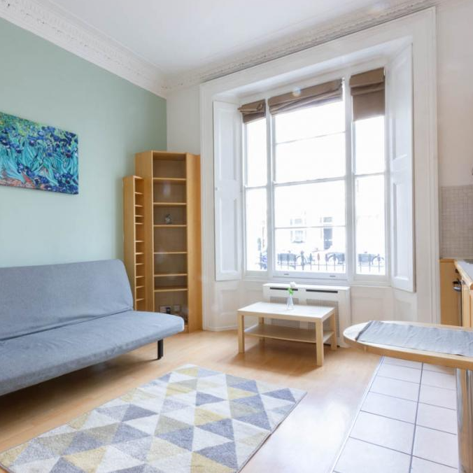 A charming, split-level double studio apartment in Pimlico, London SW1V - Photo 1