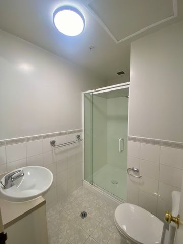 Stylish Furnished Studio in Prime Location - Photo 5