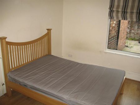 1 bedroom in a house share to rent - Photo 4