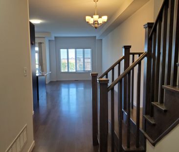 For Lease - 358 Elyse Court, Aurora, Ontario - Photo 2