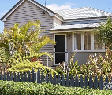 Charming Family Home in Prime South Toowoomba Location - Photo 4