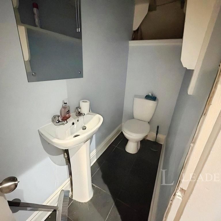 5 bedroom terraced house to rent - Photo 1