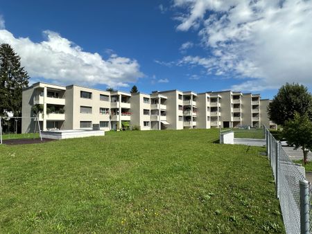 Grosszügige Wohnung mit Gartensitzplatz - Photo 4