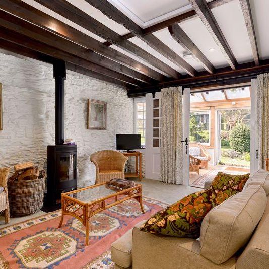 1 bedroom character property to rent - Photo 1