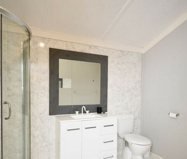 Beautifully maintained cottage home with drive through access and p... - Photo 5
