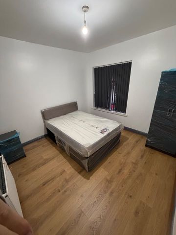 Room in a Shared House, James Turner Street, B18 - Photo 2