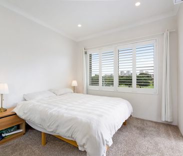 Spacious Apartment Opposite Centennial Park with Stunning Views and Prime Location - Photo 3